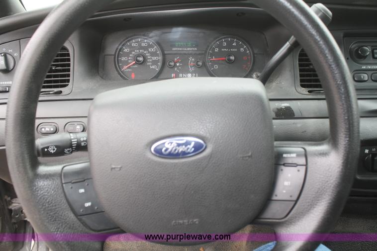 image for item F2540 2010 Ford Crown Victoria