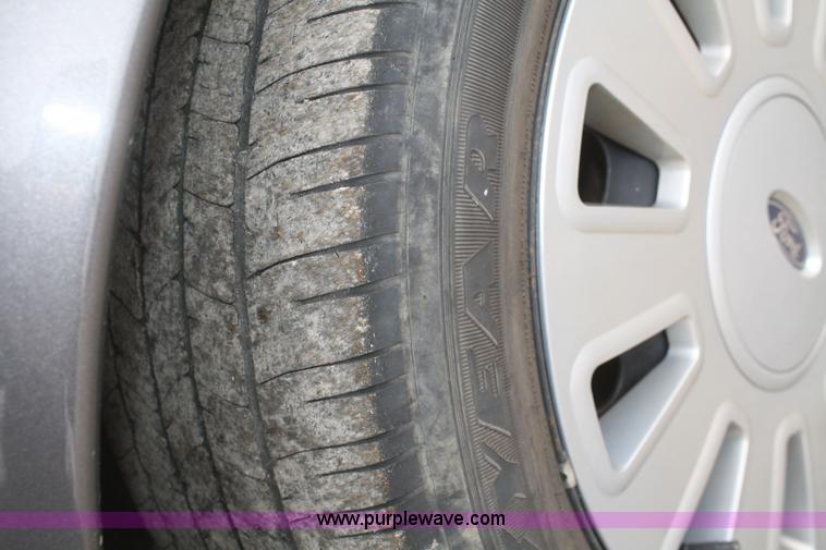 image for item F2540 2010 Ford Crown Victoria