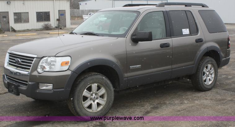 image for item F2545 2006 Ford Explorer XLT SUV