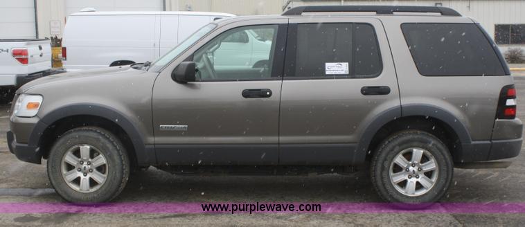 image for item F2545 2006 Ford Explorer XLT SUV