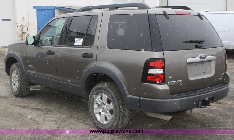 image for item F2545 2006 Ford Explorer XLT SUV
