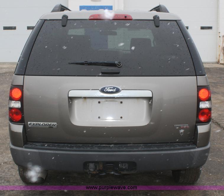 image for item F2545 2006 Ford Explorer XLT SUV
