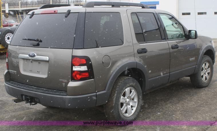 image for item F2545 2006 Ford Explorer XLT SUV
