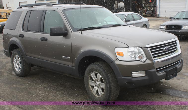 image for item F2545 2006 Ford Explorer XLT SUV