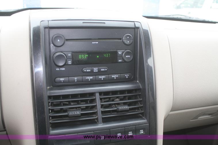 image for item F2545 2006 Ford Explorer XLT SUV