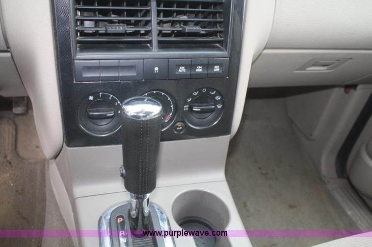 image for item F2545 2006 Ford Explorer XLT SUV