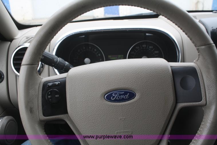 image for item F2545 2006 Ford Explorer XLT SUV