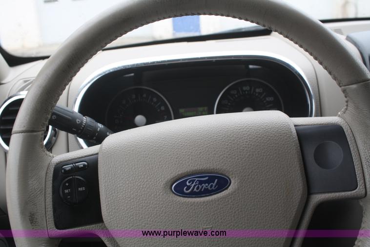 image for item F2545 2006 Ford Explorer XLT SUV