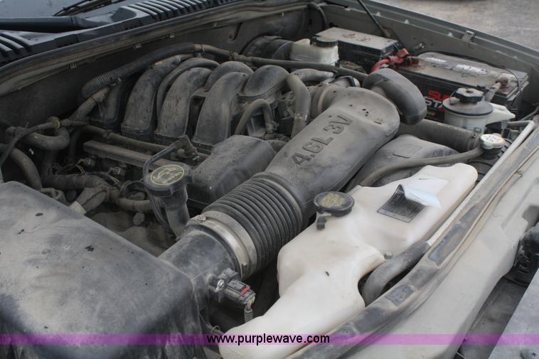 image for item F2545 2006 Ford Explorer XLT SUV