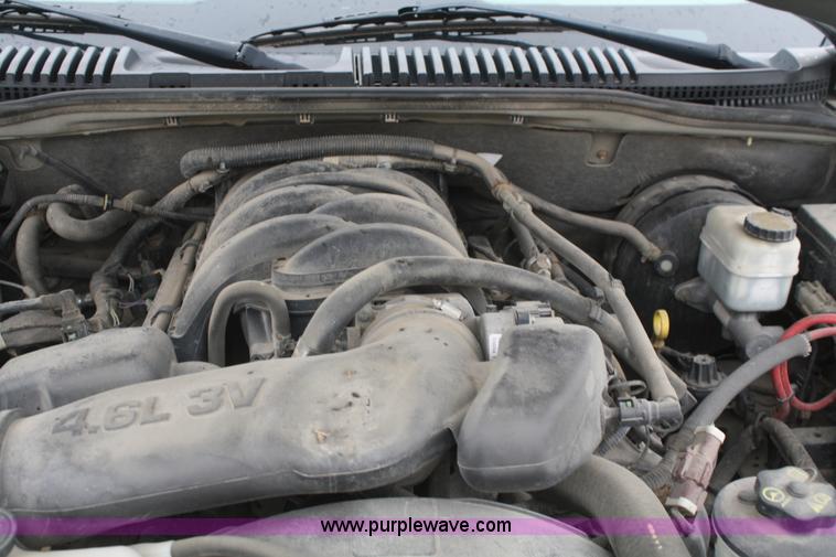 image for item F2545 2006 Ford Explorer XLT SUV