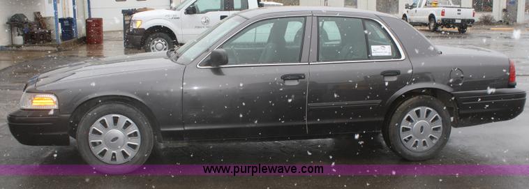 image for item F2548 2010 Ford Crown Victoria Police Interceptor