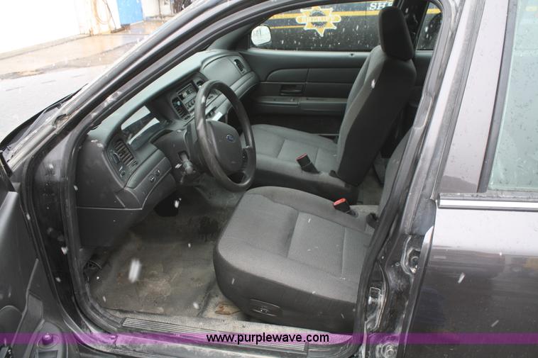 image for item F2548 2010 Ford Crown Victoria Police Interceptor