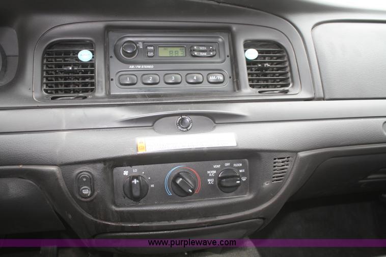 image for item F2548 2010 Ford Crown Victoria Police Interceptor