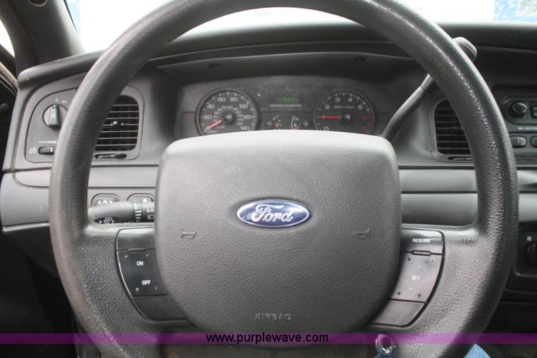 image for item F2548 2010 Ford Crown Victoria Police Interceptor
