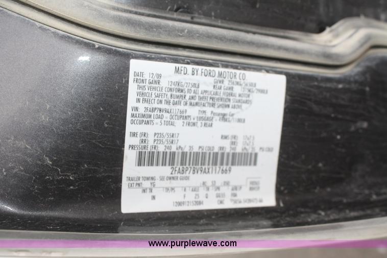 image for item F2548 2010 Ford Crown Victoria Police Interceptor