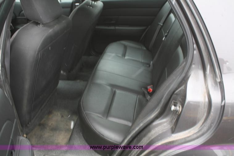 image for item F2549 2009 Ford Crown Victoria Police Interceptor