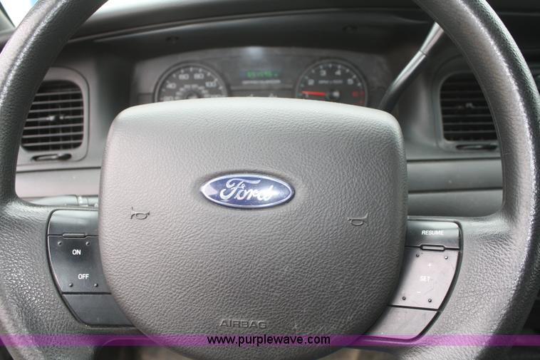 image for item F2549 2009 Ford Crown Victoria Police Interceptor
