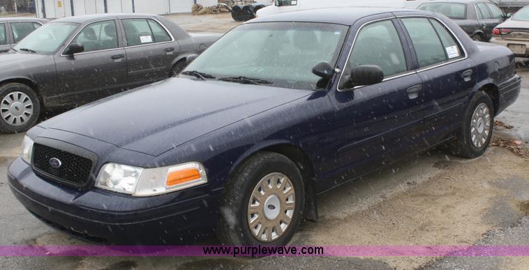image for item F2550 2004 Ford Crown Victoria Police Interceptor