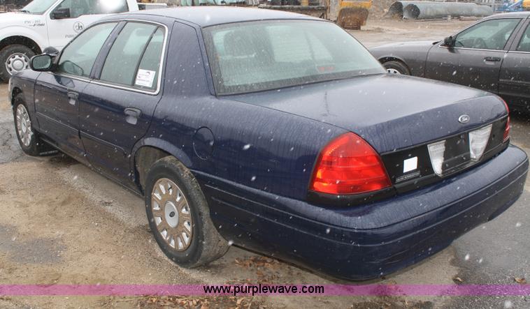 image for item F2550 2004 Ford Crown Victoria Police Interceptor