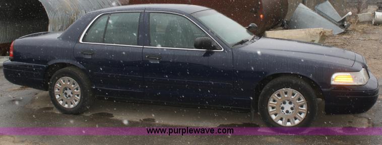 image for item F2550 2004 Ford Crown Victoria Police Interceptor