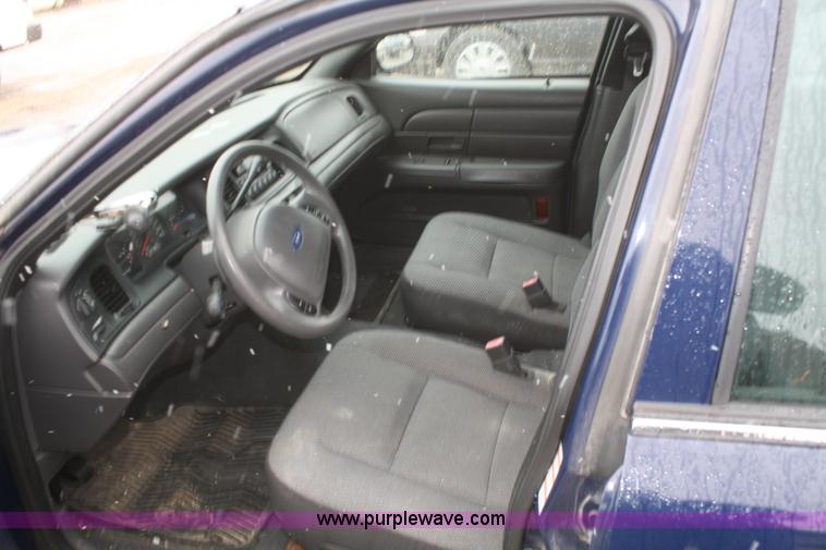 image for item F2550 2004 Ford Crown Victoria Police Interceptor