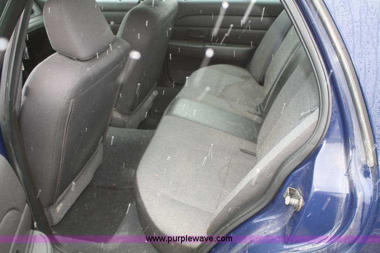 image for item F2550 2004 Ford Crown Victoria Police Interceptor