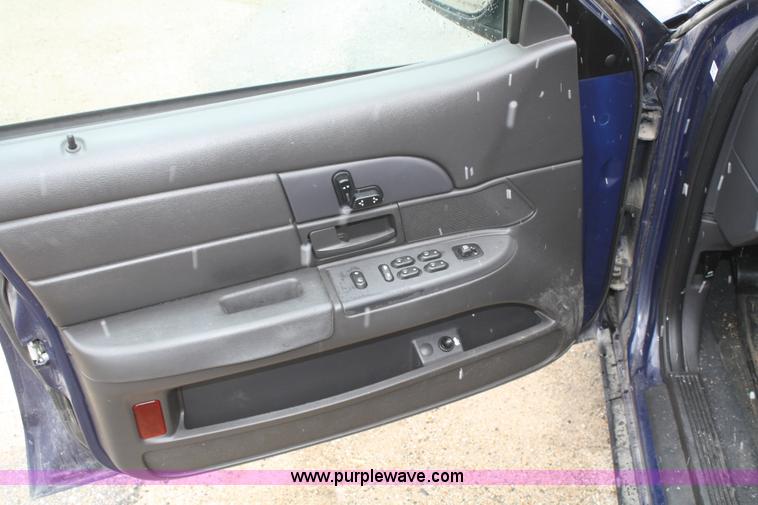 image for item F2550 2004 Ford Crown Victoria Police Interceptor