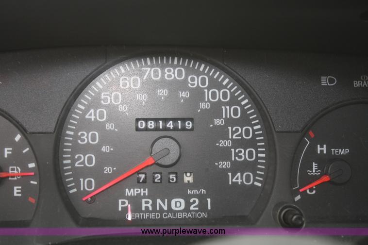 image for item F2550 2004 Ford Crown Victoria Police Interceptor