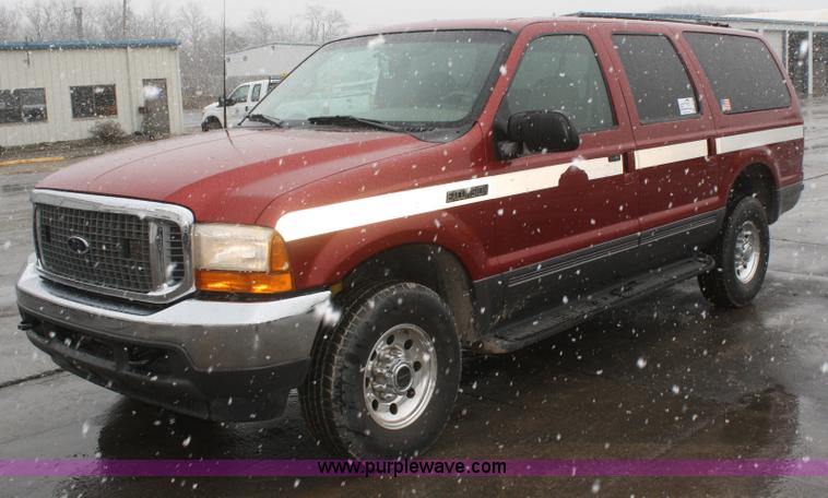 image for item F2562 2001 Ford Excursion XLT SUV