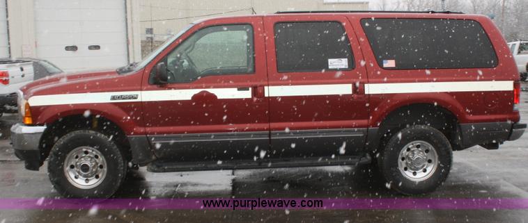 image for item F2562 2001 Ford Excursion XLT SUV