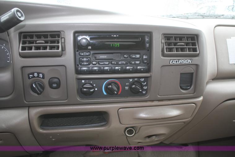 image for item F2562 2001 Ford Excursion XLT SUV