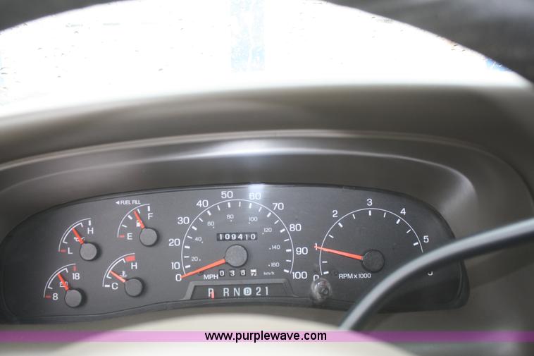 image for item F2562 2001 Ford Excursion XLT SUV