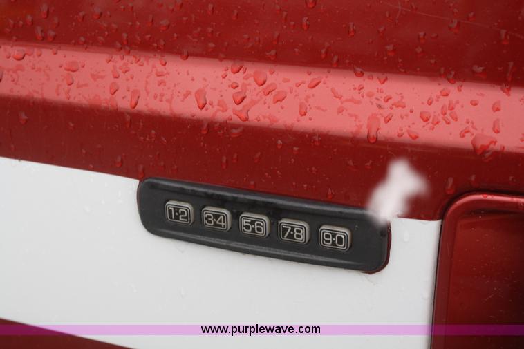 image for item F2562 2001 Ford Excursion XLT SUV