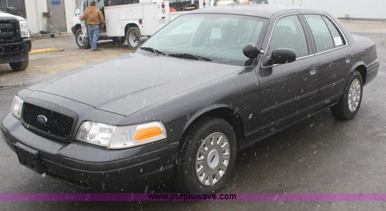 image for item F2565 2005 Ford Crown Victoria Police Interceptor