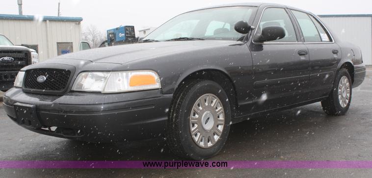 image for item F2565 2005 Ford Crown Victoria Police Interceptor