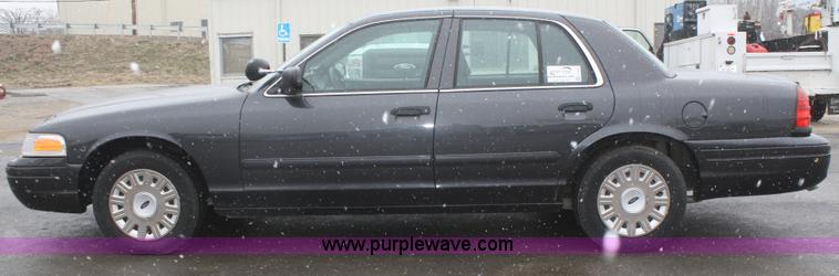 image for item F2565 2005 Ford Crown Victoria Police Interceptor