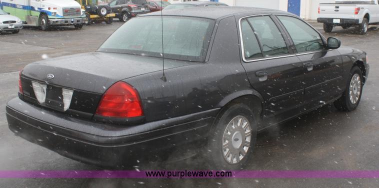 image for item F2565 2005 Ford Crown Victoria Police Interceptor