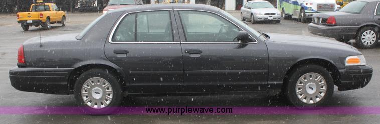 image for item F2565 2005 Ford Crown Victoria Police Interceptor