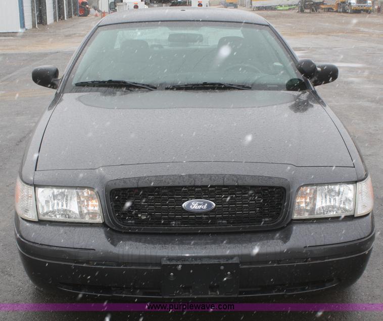 image for item F2565 2005 Ford Crown Victoria Police Interceptor