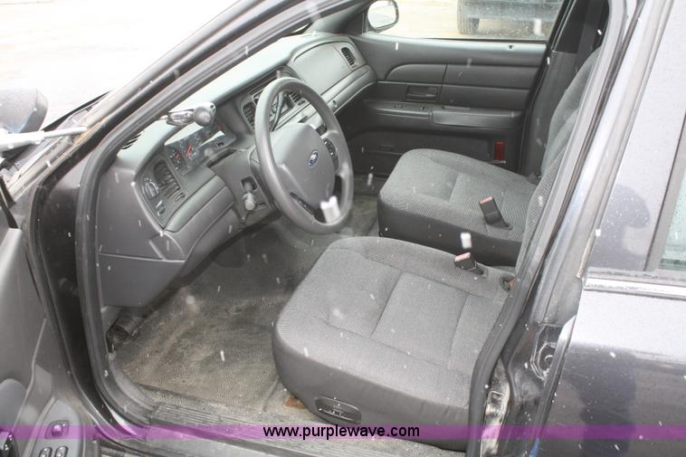 image for item F2565 2005 Ford Crown Victoria Police Interceptor