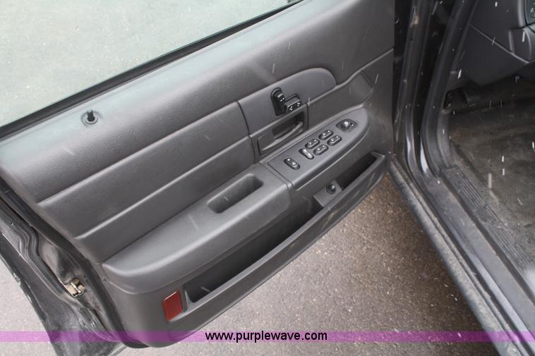 image for item F2565 2005 Ford Crown Victoria Police Interceptor