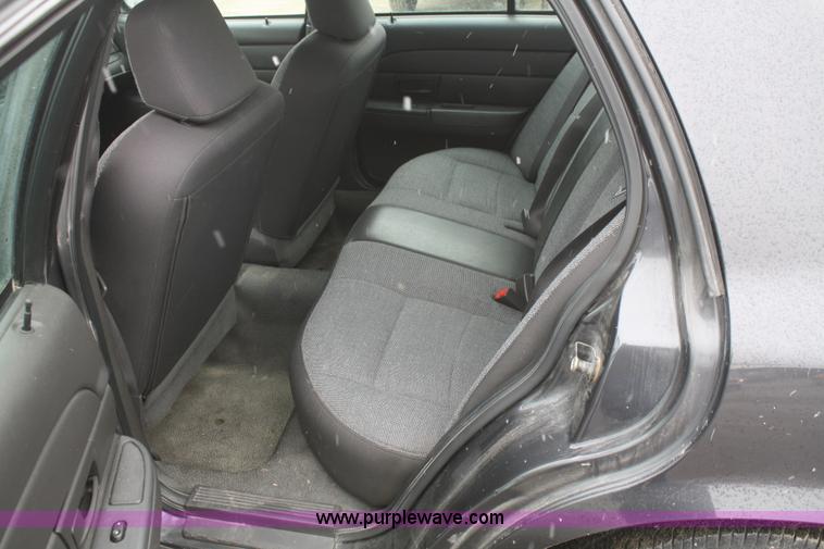 image for item F2565 2005 Ford Crown Victoria Police Interceptor