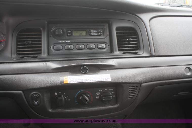 image for item F2565 2005 Ford Crown Victoria Police Interceptor