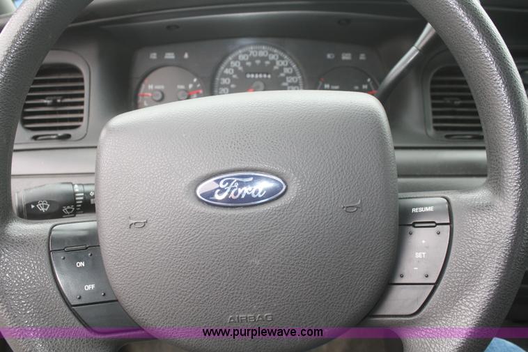 image for item F2565 2005 Ford Crown Victoria Police Interceptor
