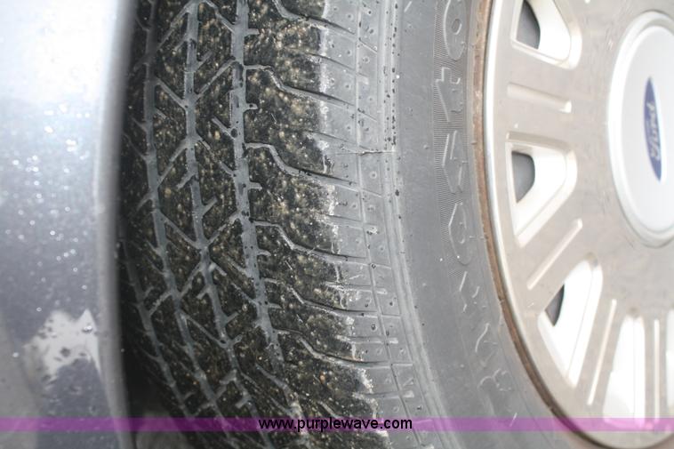 image for item F2565 2005 Ford Crown Victoria Police Interceptor