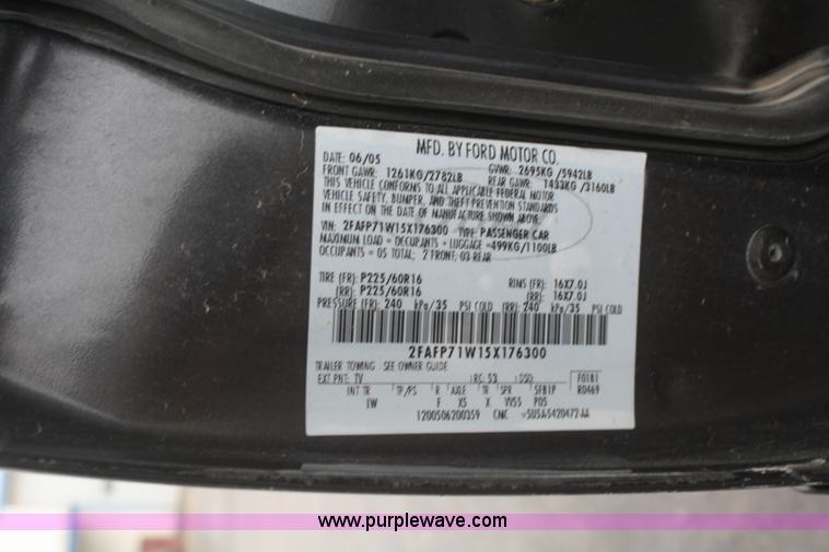 image for item F2565 2005 Ford Crown Victoria Police Interceptor