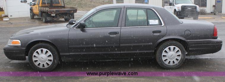 image for item F2567 2007 Ford Crown Victoria Police Interceptor