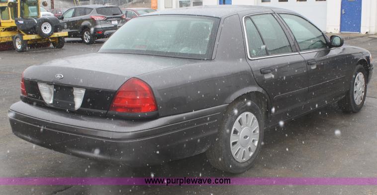 image for item F2567 2007 Ford Crown Victoria Police Interceptor