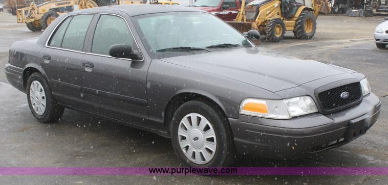 image for item F2567 2007 Ford Crown Victoria Police Interceptor