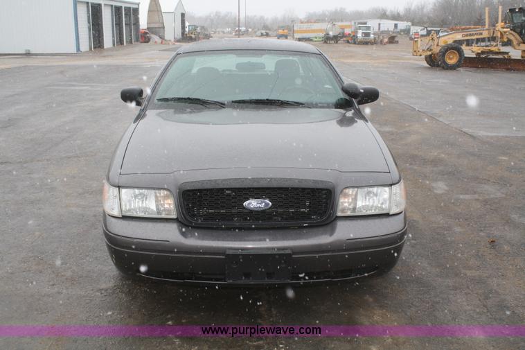 image for item F2567 2007 Ford Crown Victoria Police Interceptor